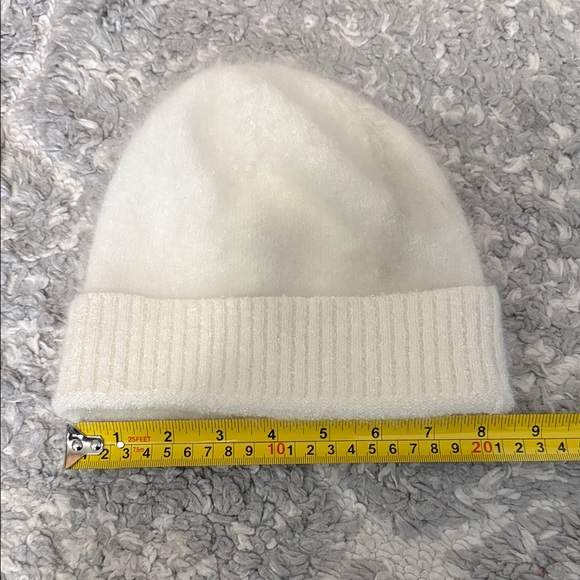 Women’s angora rabbit hair White Knit Beanie - Picture 2 of 5